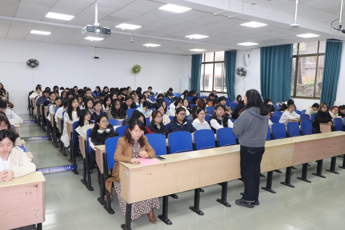 筑牢安全防线 共创和谐寝室——学院召开宿舍信息员专题培训